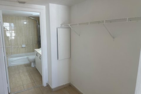 Condominio en alquiler en Miami, Florida, 2 dormitorios, 97.36 m2 № 1987230 - foto 21