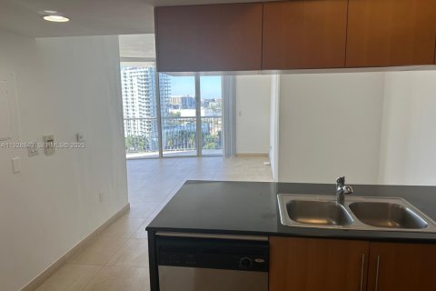 Condominio en alquiler en Miami, Florida, 2 dormitorios, 97.36 m2 № 1987230 - foto 7