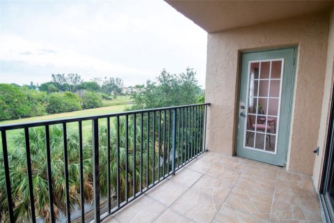 Condo in Pompano Beach, Florida, 2 bedrooms  № 1189569 - photo 1