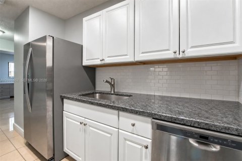 Villa ou maison à vendre à Miami, Floride: 3 chambres, 138.15 m2 № 2397239 - photo 10