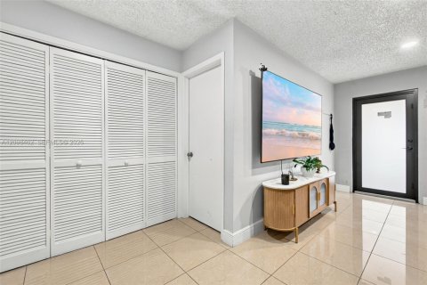 Villa ou maison à vendre à Miami, Floride: 3 chambres, 138.15 m2 № 2397239 - photo 5