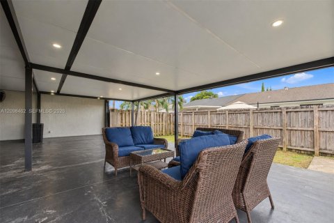 Villa ou maison à vendre à Miami, Floride: 3 chambres, 138.15 m2 № 2397239 - photo 21