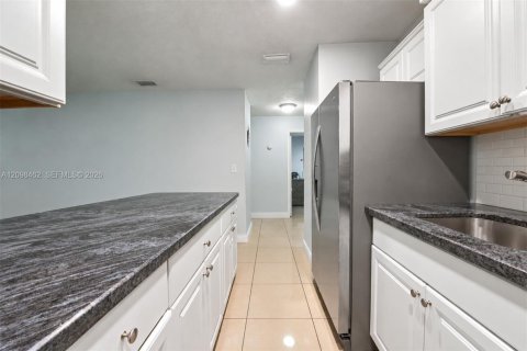 Villa ou maison à vendre à Miami, Floride: 3 chambres, 138.15 m2 № 2397239 - photo 9