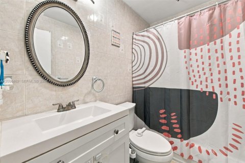 Villa ou maison à vendre à Miami, Floride: 3 chambres, 138.15 m2 № 2397239 - photo 19