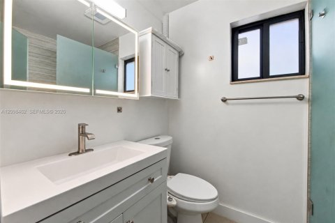 Villa ou maison à vendre à Miami, Floride: 3 chambres, 138.15 m2 № 2397239 - photo 16