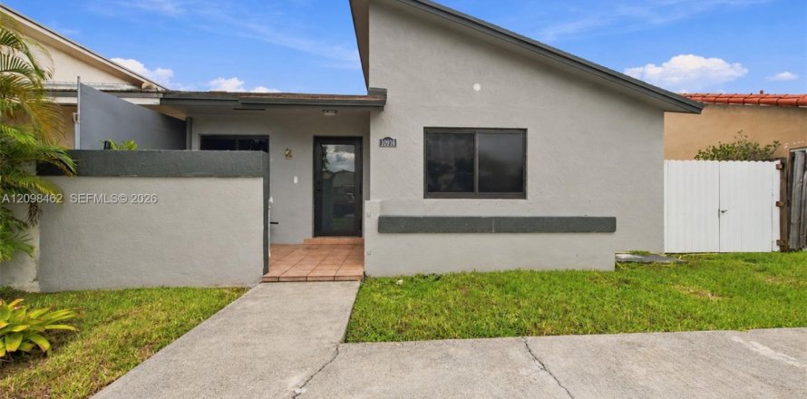 Villa ou maison à Miami, Floride 3 chambres, 138.15 m2 № 2397239