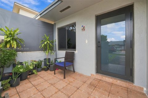 Villa ou maison à vendre à Miami, Floride: 3 chambres, 138.15 m2 № 2397239 - photo 3