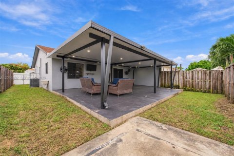 Villa ou maison à vendre à Miami, Floride: 3 chambres, 138.15 m2 № 2397239 - photo 24