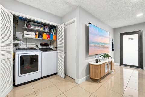 Villa ou maison à vendre à Miami, Floride: 3 chambres, 138.15 m2 № 2397239 - photo 6