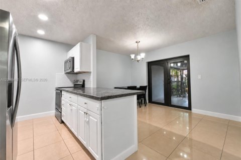 Villa ou maison à vendre à Miami, Floride: 3 chambres, 138.15 m2 № 2397239 - photo 8