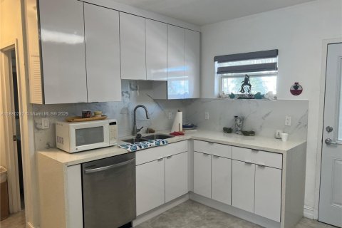 Condominio en venta en Miami Beach, Florida, 1 dormitorio, 67.82 m2 № 1979200 - foto 13