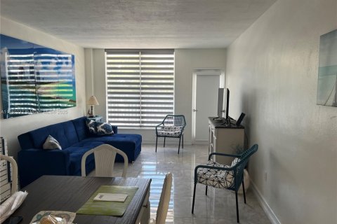 Condominio en venta en Miami Beach, Florida, 1 dormitorio, 67.82 m2 № 1979200 - foto 8