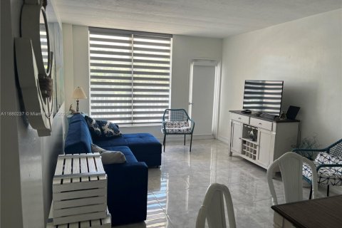 Condominio en venta en Miami Beach, Florida, 1 dormitorio, 67.82 m2 № 1979200 - foto 9