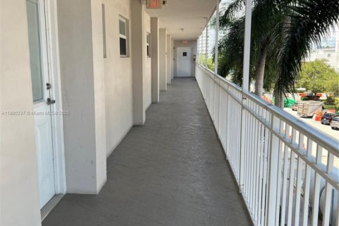 Condominio en venta en Miami Beach, Florida, 1 dormitorio, 67.82 m2 № 1979200 - foto 21