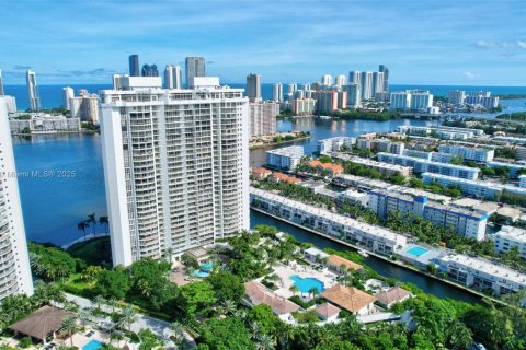 Condo in Aventura, Florida, 3 bedrooms  № 1922547 - photo 26