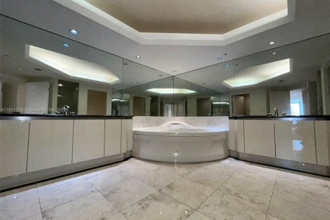 Condo in Aventura, Florida, 3 bedrooms  № 1922547 - photo 12
