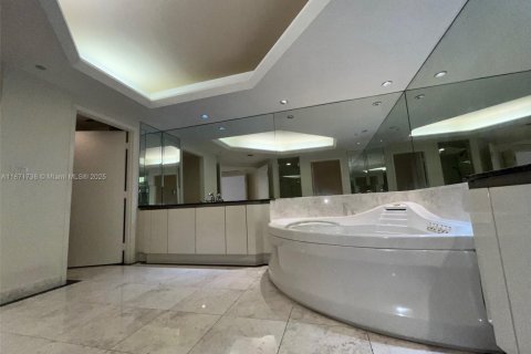 Condo in Aventura, Florida, 3 bedrooms  № 1922547 - photo 14