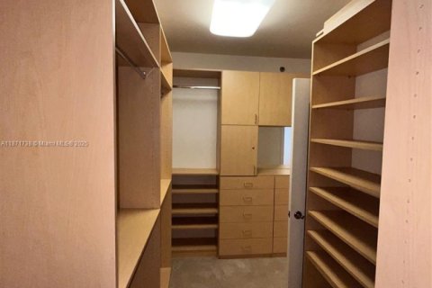 Condo in Aventura, Florida, 3 bedrooms  № 1922547 - photo 16