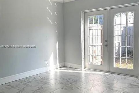 Villa ou maison à louer à Lantana, Floride: 2 chambres, 89.56 m2 № 1971120 - photo 12