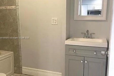 Villa ou maison à louer à Lantana, Floride: 2 chambres, 89.56 m2 № 1971120 - photo 9