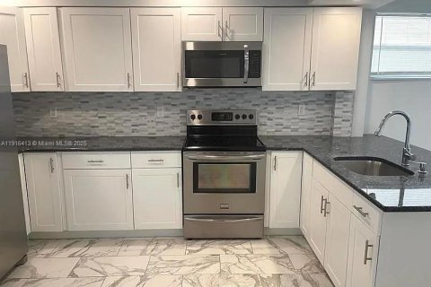 Villa ou maison à louer à Lantana, Floride: 2 chambres, 89.56 m2 № 1971120 - photo 4