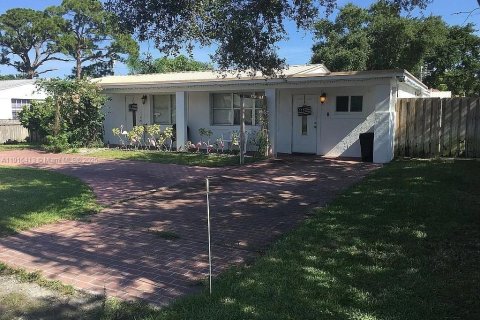 Villa ou maison à louer à Lantana, Floride: 2 chambres, 89.56 m2 № 1971120 - photo 1