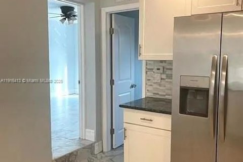 Villa ou maison à louer à Lantana, Floride: 2 chambres, 89.56 m2 № 1971120 - photo 8