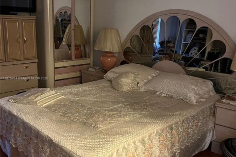 Copropriété à vendre à Hialeah, Floride: 2 chambres, 82.68 m2 № 1921194 - photo 11