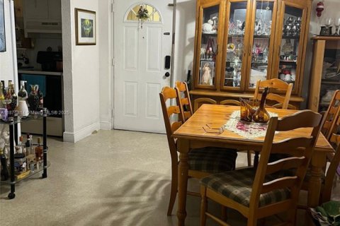 Copropriété à vendre à Hialeah, Floride: 2 chambres, 82.68 m2 № 1921194 - photo 2