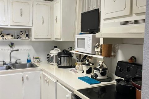 Copropriété à vendre à Hialeah, Floride: 2 chambres, 82.68 m2 № 1921194 - photo 5