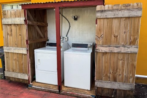 Propiedad comercial en venta en Hallandale Beach, Florida № 2064039 - foto 10