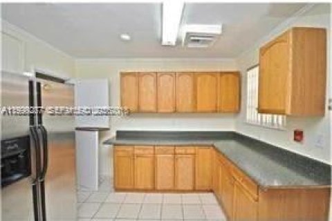 Propiedad comercial en venta en Hallandale Beach, Florida № 2064039 - foto 5