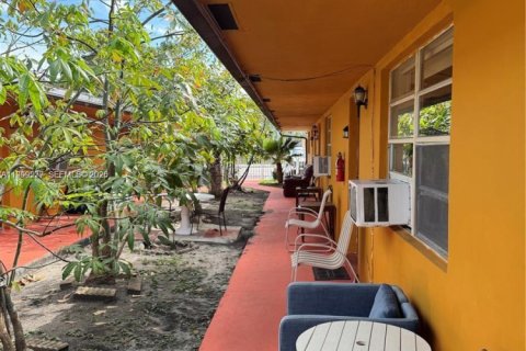 Propiedad comercial en venta en Hallandale Beach, Florida № 2064039 - foto 3