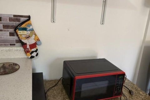 Propiedad comercial en venta en Hallandale Beach, Florida № 2064039 - foto 18