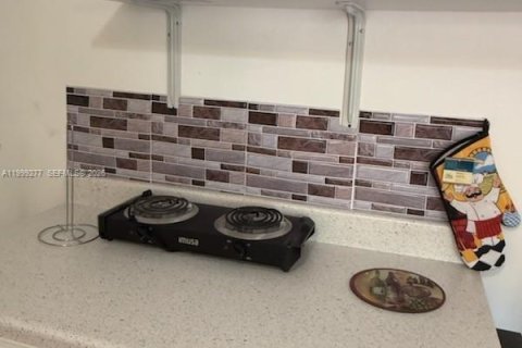 Propiedad comercial en venta en Hallandale Beach, Florida № 2064039 - foto 16