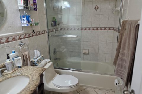 Adosado en venta en Miami Lakes, Florida, 3 dormitorios, 134.24 m2 № 1953278 - foto 16