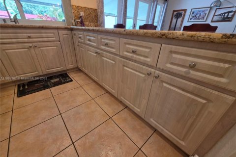 Adosado en venta en Miami Lakes, Florida, 3 dormitorios, 134.24 m2 № 1953278 - foto 6