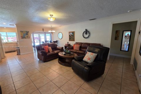 Adosado en venta en Miami Lakes, Florida, 3 dormitorios, 134.24 m2 № 1953278 - foto 3