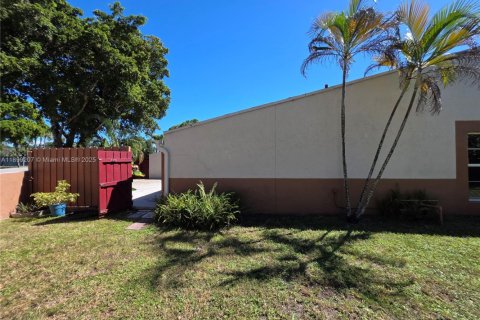 Adosado en venta en Miami Lakes, Florida, 3 dormitorios, 134.24 m2 № 1953278 - foto 19