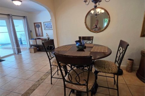 Adosado en venta en Miami Lakes, Florida, 3 dormitorios, 134.24 m2 № 1953278 - foto 24
