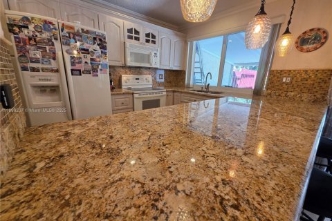 Adosado en venta en Miami Lakes, Florida, 3 dormitorios, 134.24 m2 № 1953278 - foto 10