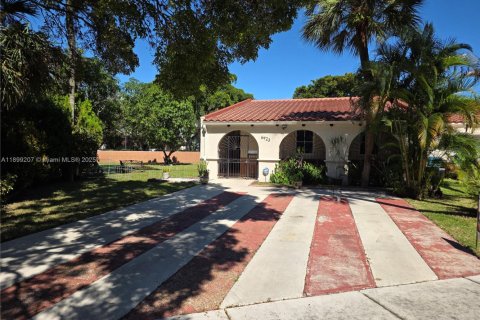 Adosado en venta en Miami Lakes, Florida, 3 dormitorios, 134.24 m2 № 1953278 - foto 1