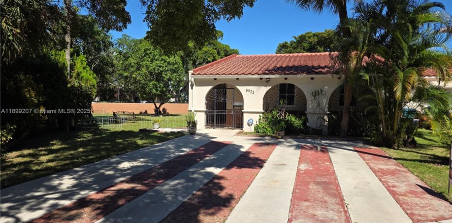 Adosado en Miami Lakes, Florida 3 dormitorios, 134.24 m2 № 1953278