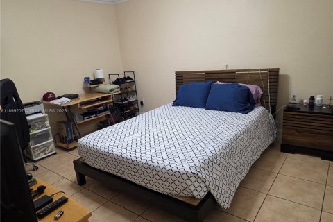 Adosado en venta en Miami Lakes, Florida, 3 dormitorios, 134.24 m2 № 1953278 - foto 14