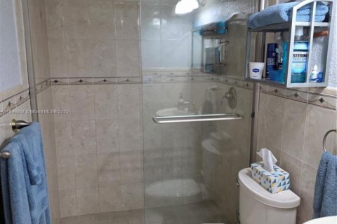 Adosado en venta en Miami Lakes, Florida, 3 dormitorios, 134.24 m2 № 1953278 - foto 13