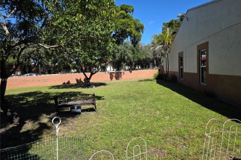 Adosado en venta en Miami Lakes, Florida, 3 dormitorios, 134.24 m2 № 1953278 - foto 2