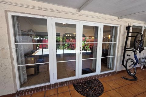 Adosado en venta en Miami Lakes, Florida, 3 dormitorios, 134.24 m2 № 1953278 - foto 7