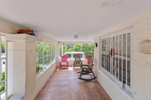 Casa en venta en Miami, Florida, 3 dormitorios, 147.06 m2 № 1938051 - foto 13