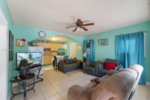 Casa en venta en Miami, Florida, 3 dormitorios, 147.06 m2 № 1938051 - foto 18