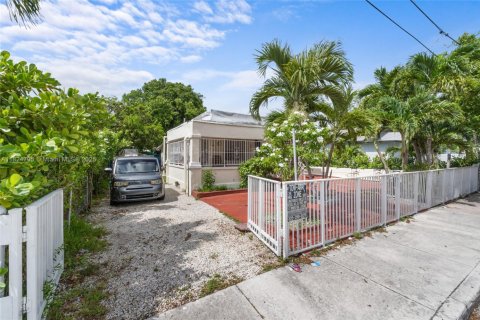 Casa en venta en Miami, Florida, 3 dormitorios, 147.06 m2 № 1938051 - foto 9